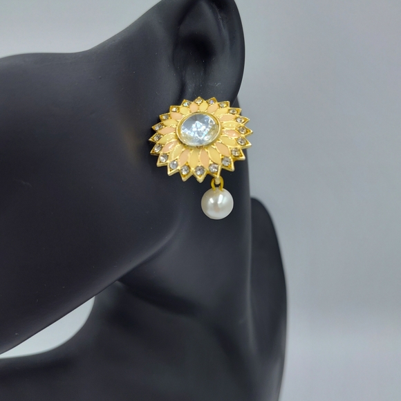 ✨ Vintage-Inspired Sunburst Statement Earrings w/ Crystal & Pearl Drop ✨ - Picture 2 of 3